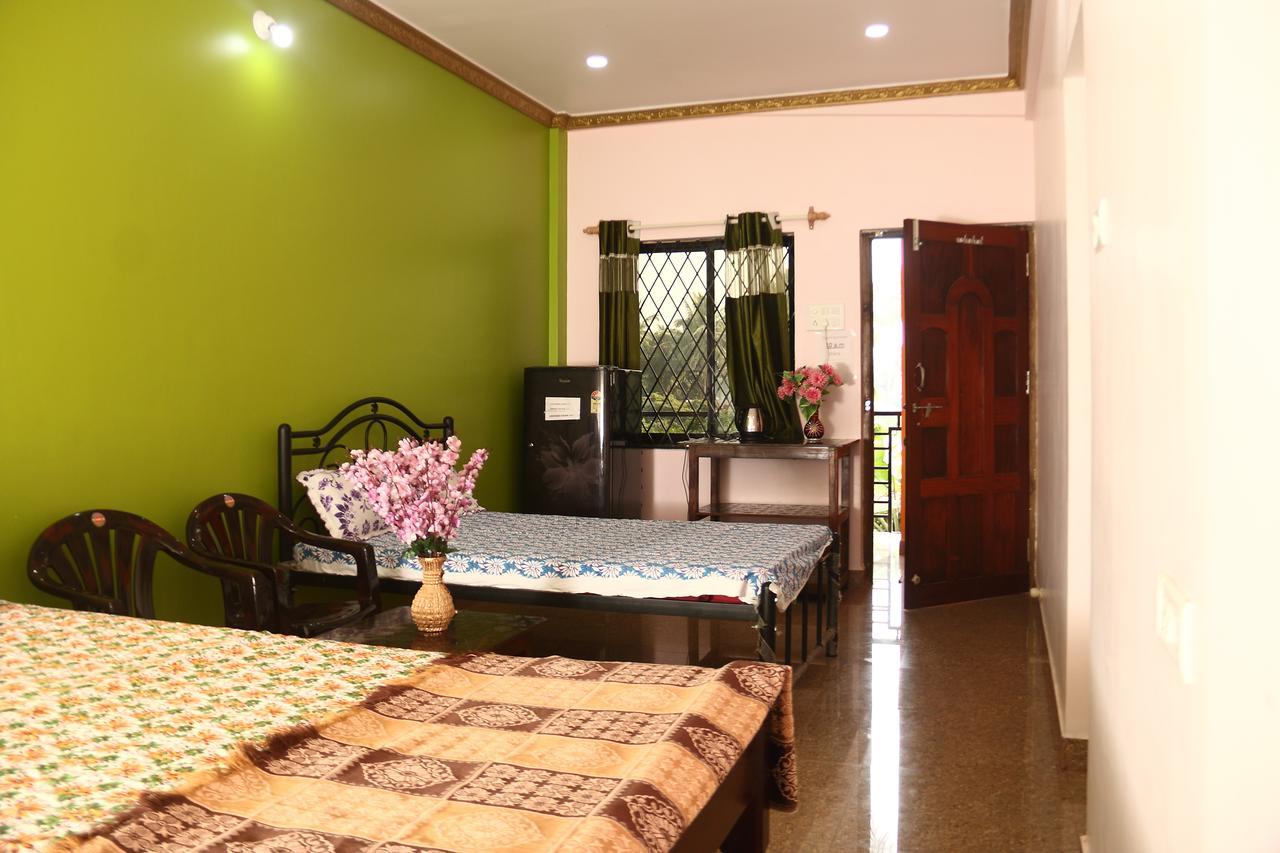 Sai Guru Guest House Анжуна Экстерьер фото