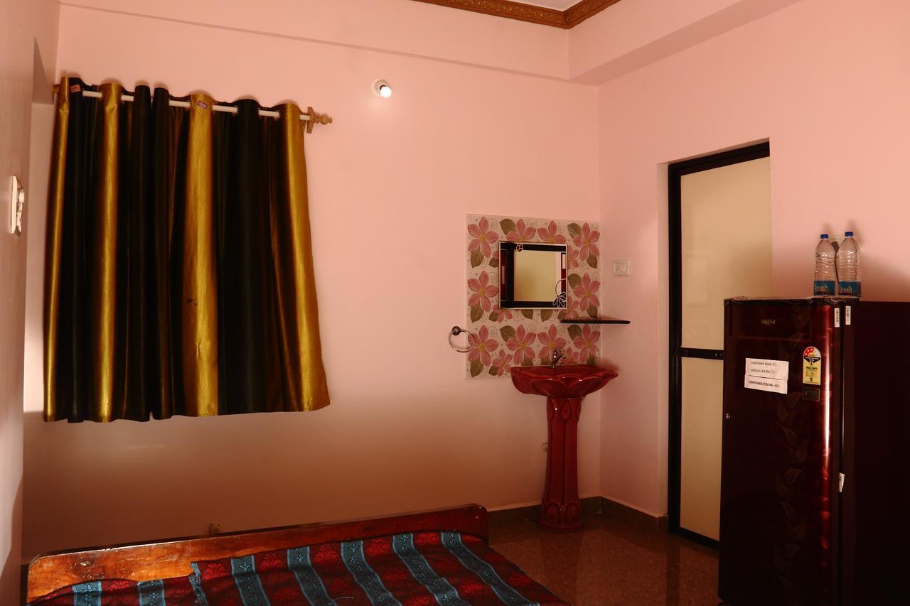 Sai Guru Guest House Анжуна Экстерьер фото